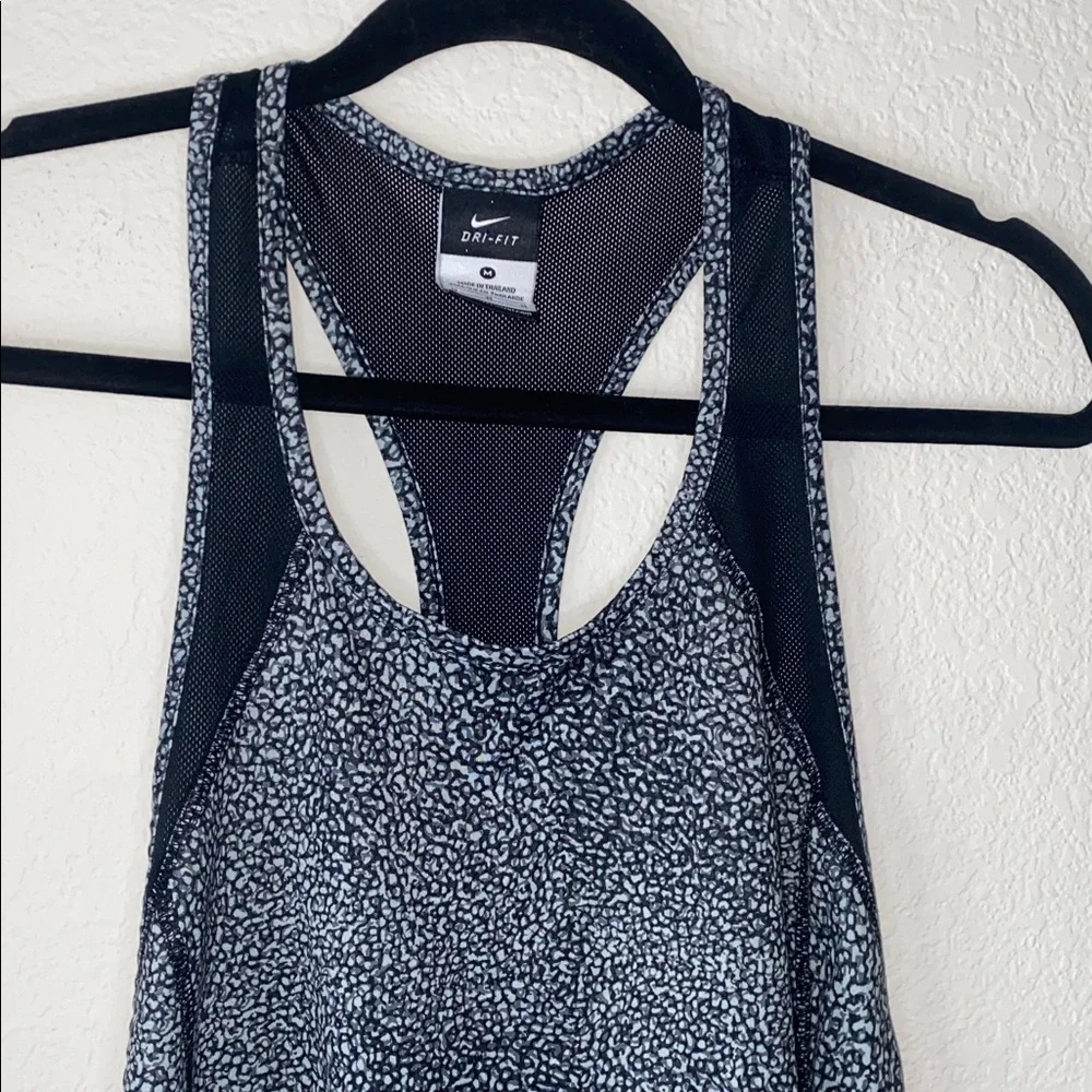 🪼Nike Dri FIT training tank top with speckled pattern & black mesh throughout! - Picture 3 of 11